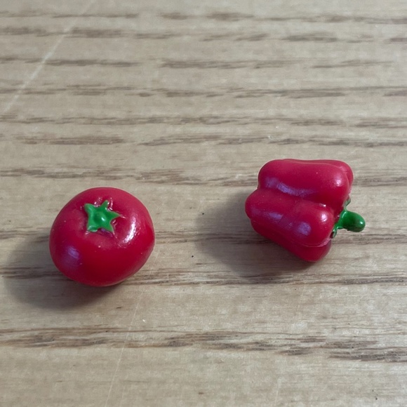 Lil Woodzeez Hopin Farmers Market Tomato Red Pepper Replacements Calico Critters - Picture 2 of 3
